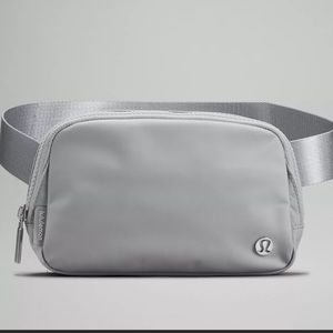 Lululemon 🍋 Everywhere Belt Bag NWT Grey